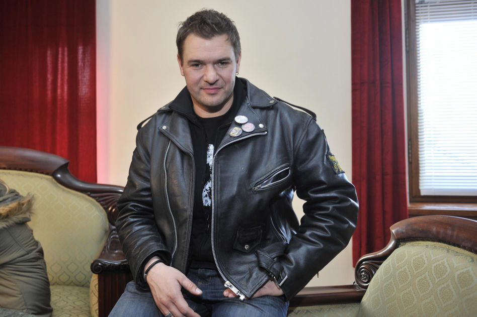 Tomasz Karolak na archiwalnych zdjęciach. Tak wyglądał na początku kariery