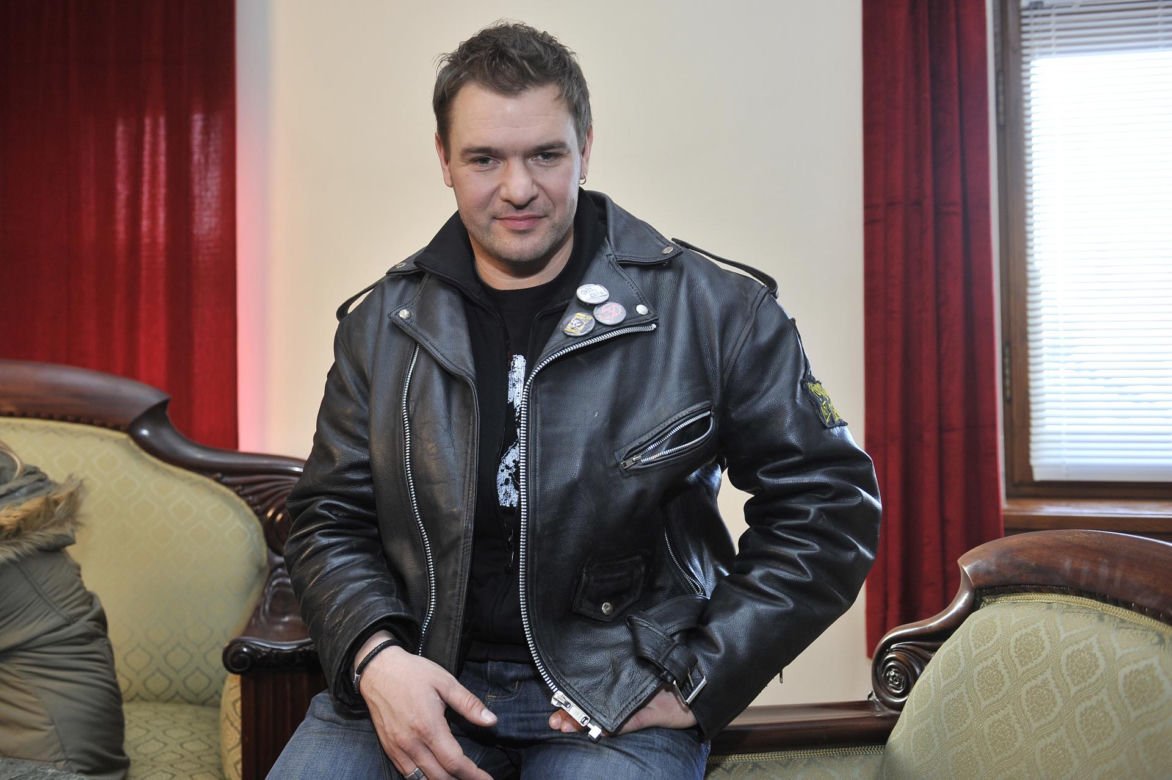 Tomasz Karolak na archiwalnych zdjęciach. Tak wyglądał na początku kariery