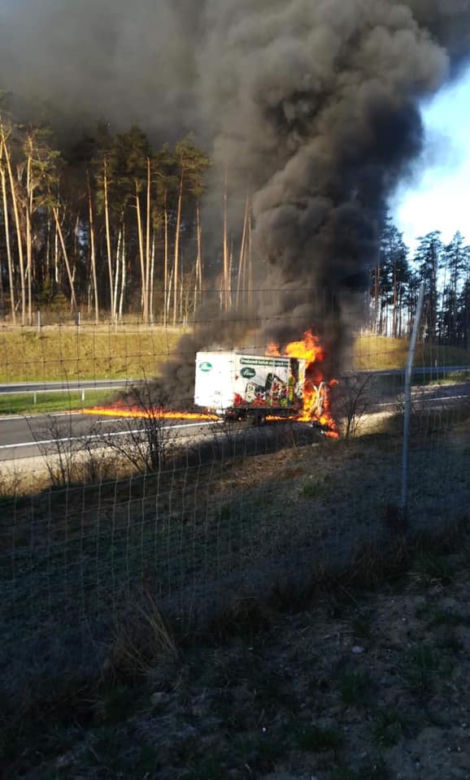 Pożar dostawczaka na S8