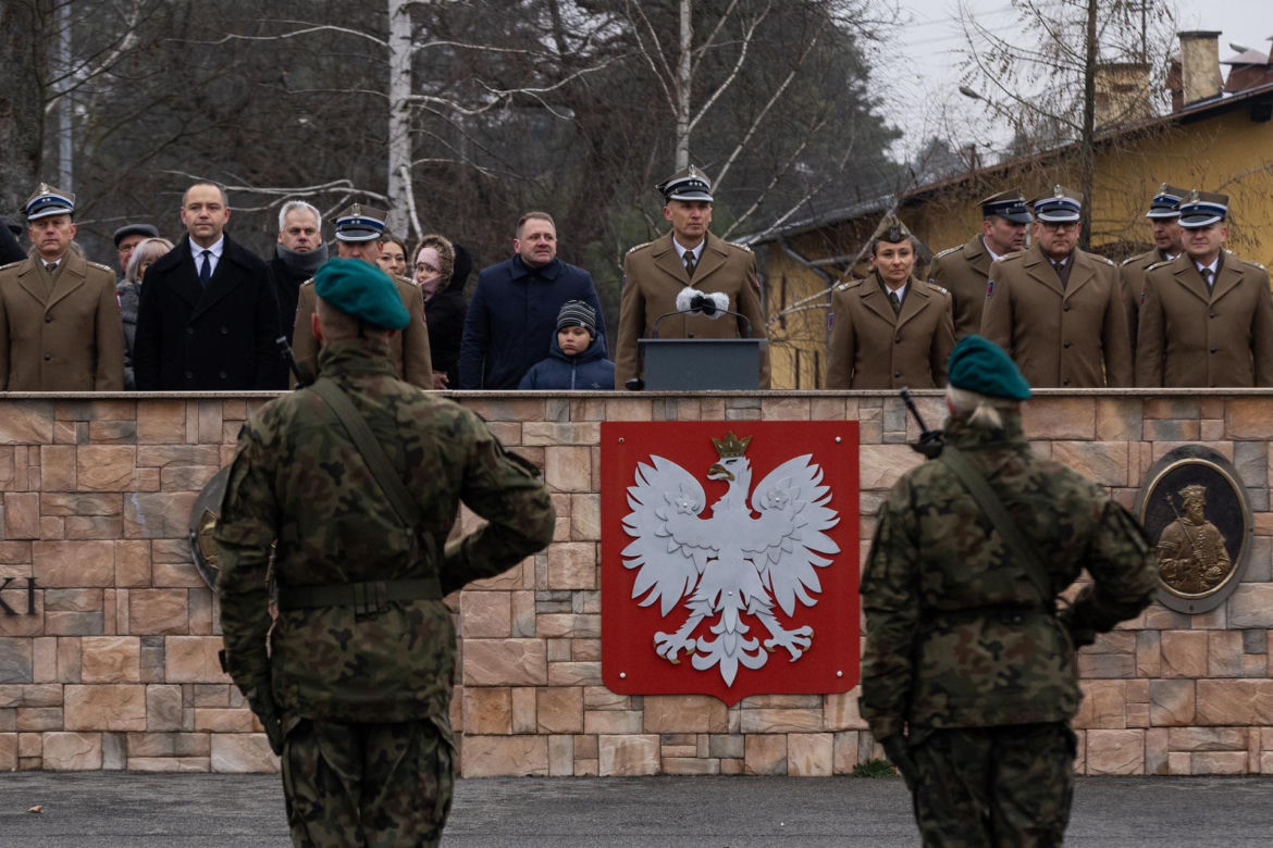 Karol Nawrocki pojawił się na przysiędze żołnierskiej kolegi z ringu