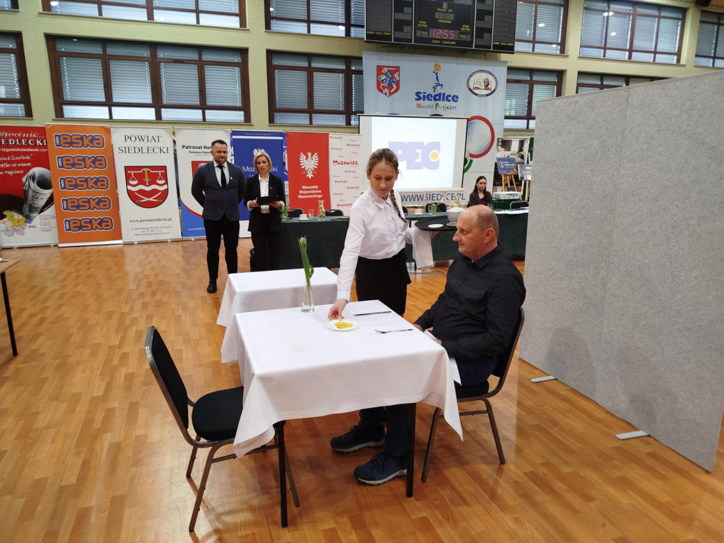 Już po raz ósmy w Siedlcach rywalizowali młodzi kelnerzy z całej Polski