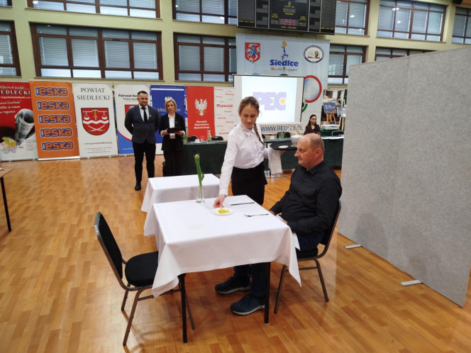 Już po raz ósmy w Siedlcach rywalizowali młodzi kelnerzy z całej Polski