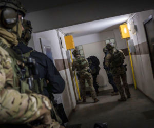 W sprawie zatrzymano trzy osoby: byłego partnera ofiary, jego matkę oraz znajomego