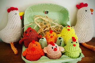 Ozdoby wielkanocne na szydełku. Proste wzory na jajka, zajączki i koszyczki, które zrobisz w jeden wieczór