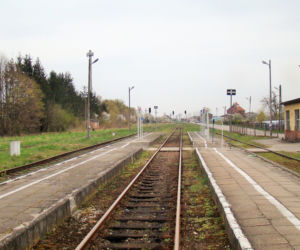 Szybsze podróże koleją z Olsztyna do Dobrego Miasta. Umowa na modernizację linii podpisana