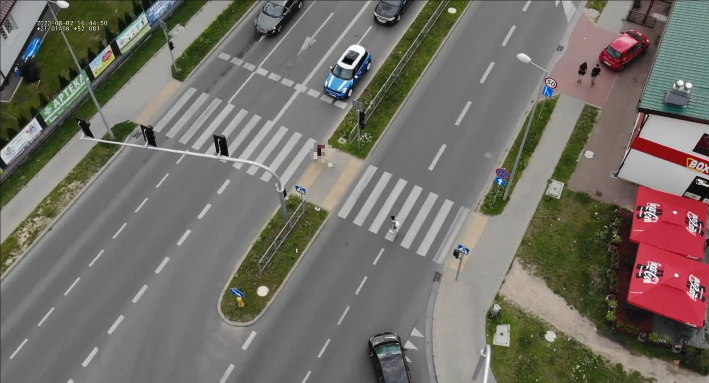 Policjanci polowali z drona na pieszych i rowerzystów