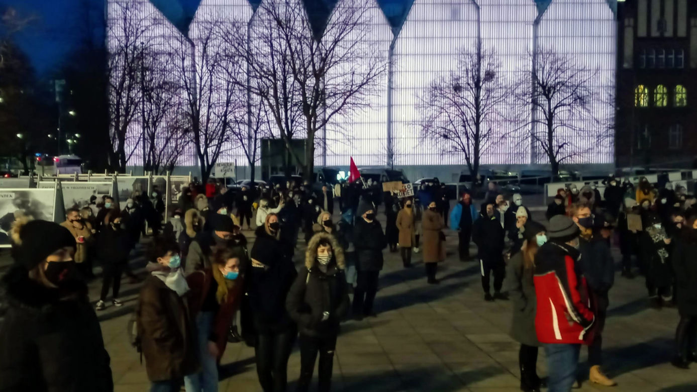 Strajk Kobiet w Szczecinie: Manifestacja na placu Solidarności - 28.01.2021
