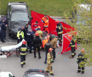 Zakrwawiony mężczyzna napadł na policjantów 