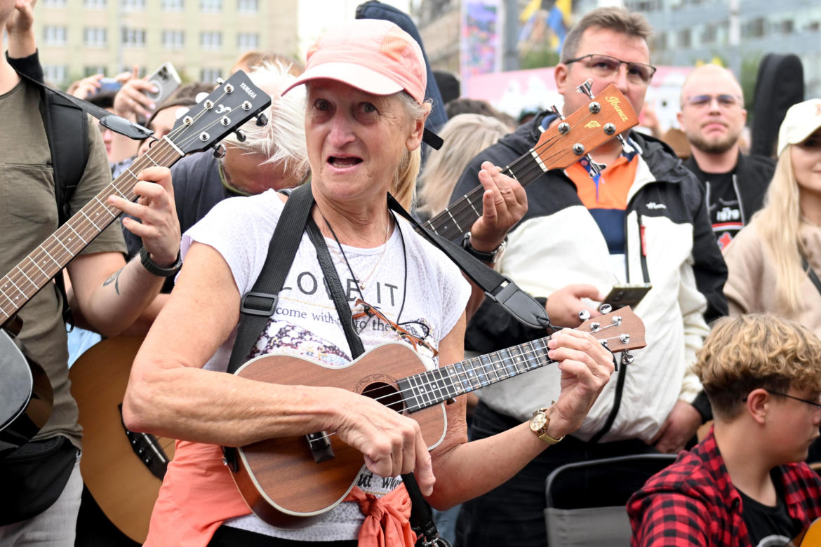 Gitarowe granie z zespołem Dżem na Rynku w Katowicach