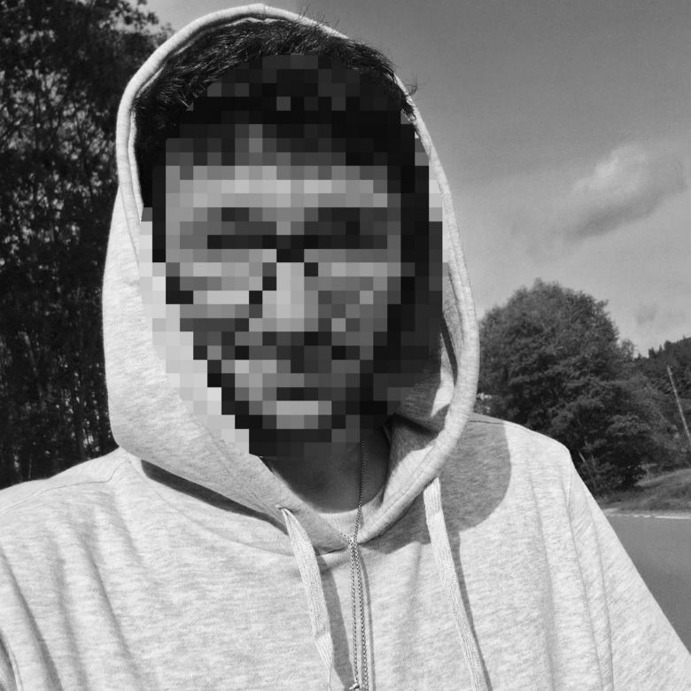 Z BMW wypadł silnik. Adrian zginął na miejscu. Auto roztrzaskało się na drzewie