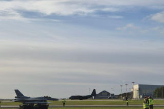 Błyskawiczne uzbrajanie polskich F-16. Procedura HOT ICT w akcji