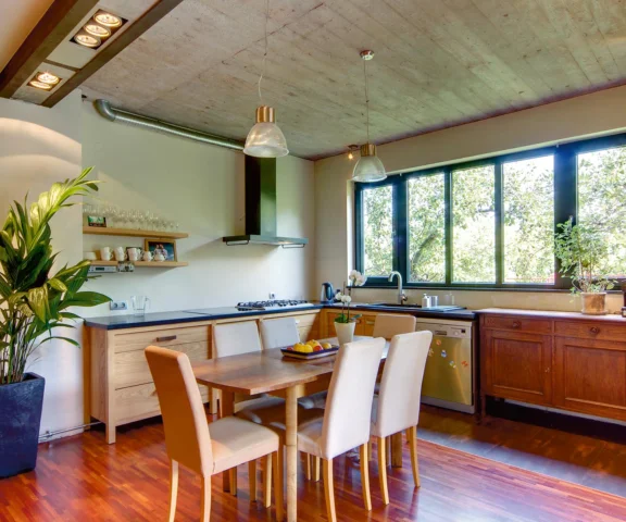 Kupili kostkę z lat 50. do generalnego remontu. Co za zmiana!