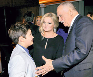 Robi z syna gwiazdę