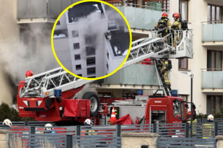 Znów płonie blok w Ząbkach! Strażacy ratowali uwięzionych, jedna osoba poparzona [GALERIA]