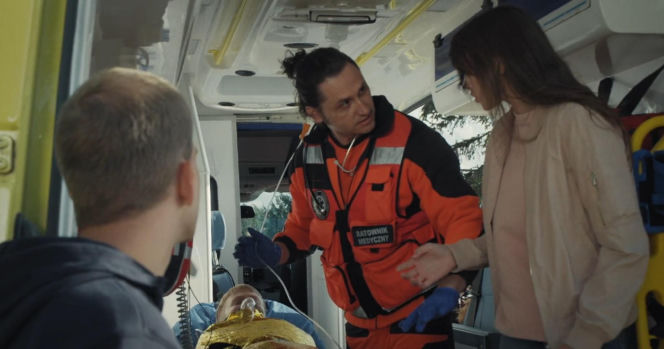 M jak miłość odc. 1911. Mateusz (Rafał Kowalski), Bogna (Sherazade Wolff), Igor (Maksymilian Obst)