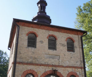 Ta mała wieś skrywa niezwykłą historię. Świątynia stoi tu od 1362 roku