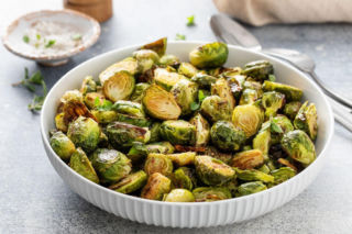Nie gotuję, tylko smażę. Pyszną brukselkę z patelni z tego przepisu kochają wszyscy 
