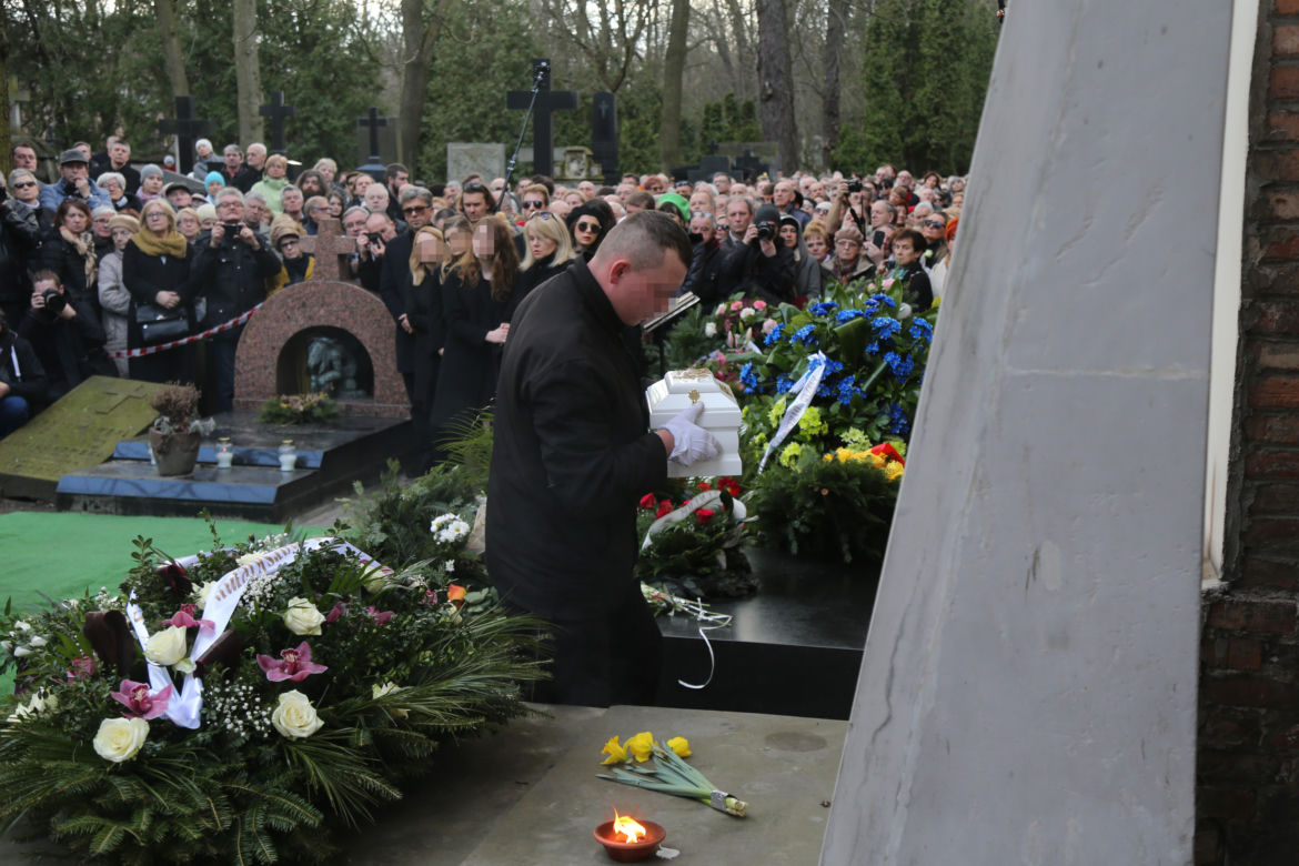 KOŚCIÓŁ I CMENTARZ.