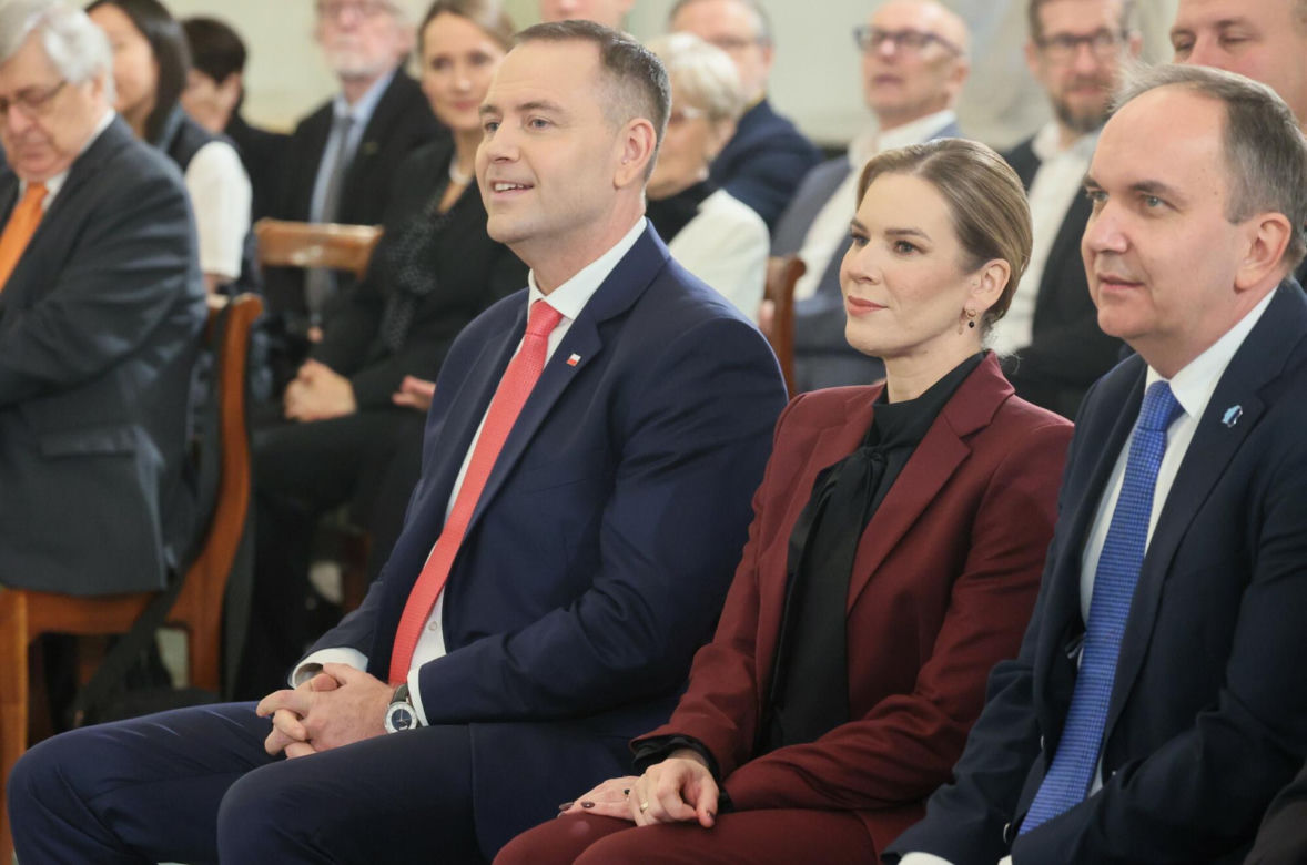 Marta Nawrocka w czerwieni