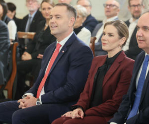 Marta Nawrocka w czerwieni