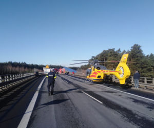 Poważny wypadek na s10 koło Torunia. Auto wyrzucone ze skarpy!
