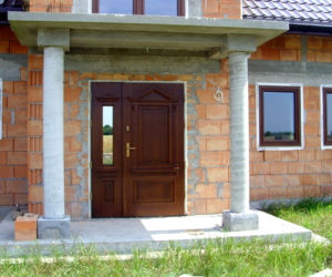 Szerokie drzwi wejściowe
