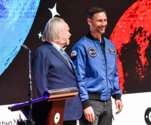 Sławosz Uznański-Wiśniewski w Toruniu. Gigantyczna kolejka pod Aulą UMK