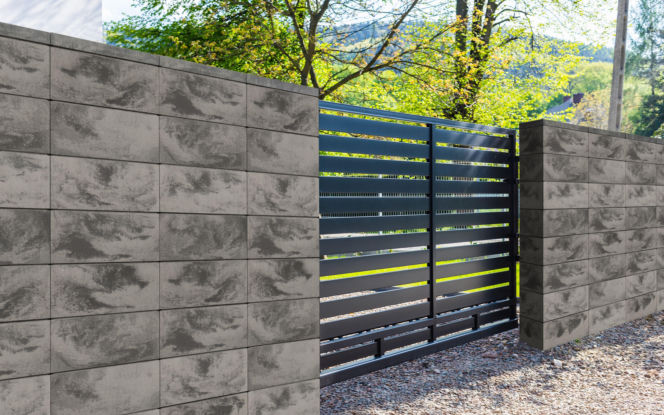 Płyty chodnikowe, palisady i stopnie schodowe, które sprawdzą się w strefie wejściowej