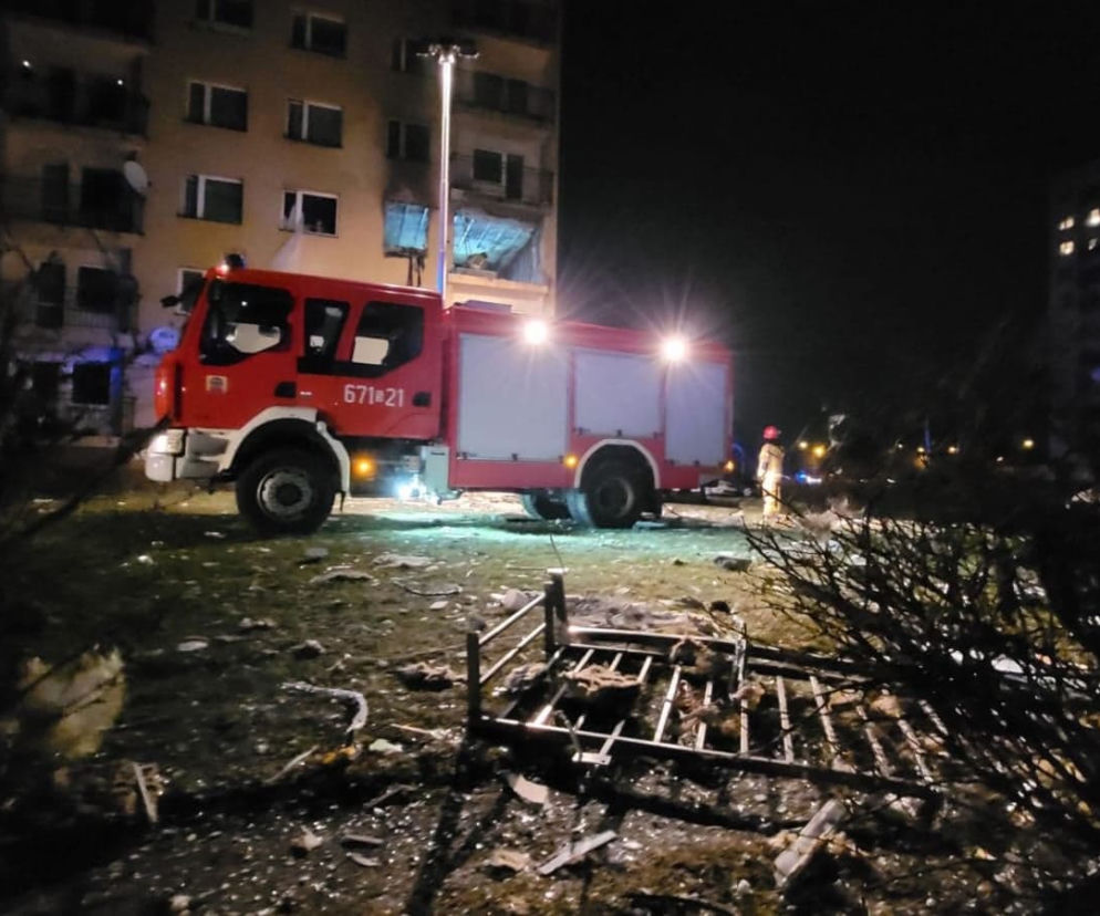 Zabrze. Potężny WYBUCH wyrzuciłł mężczyznę z balkonu! EWAKUACJA, na miejscu LPR [ZDJĘCIA]