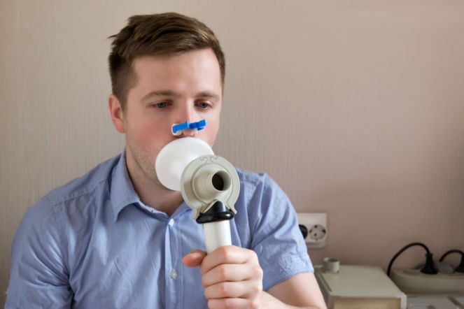 To nie tylko zadyszka. Prosty test wykryje chorobę, zanim stracisz oddech