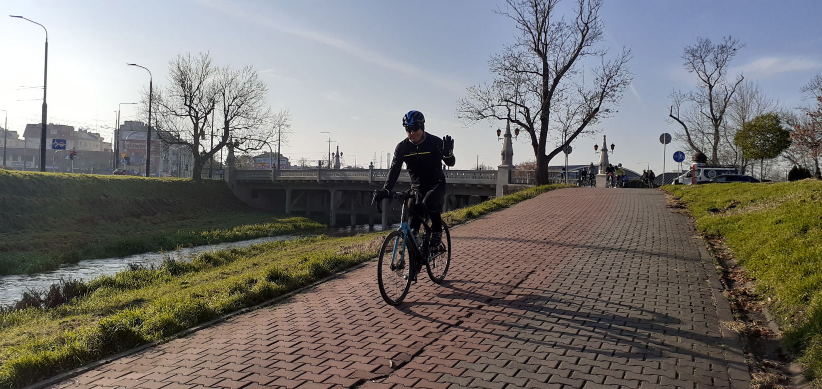 Lubelscy rowerzyści wyruszyli. Pokonają 103 kilometry w 103. rocznicę odzyskania niepodległości [GALERIA]