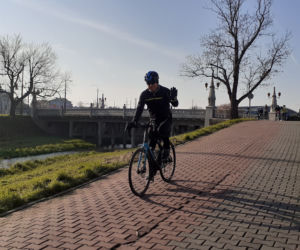 Lubelscy rowerzyści wyruszyli. Pokonają 103 kilometry w 103. rocznicę odzyskania niepodległości [GALERIA]