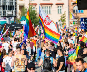 Marsz Równości w Krakowie - tłumy na wydarzeniu pod hasłem Zaczerpnąć tchu.