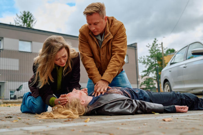 Na Wspólnej odc. 4289. Wiola (Tamara Arciuch), Igor (Jakub Wesołowski), Anastazja (Alicja Matusiak)