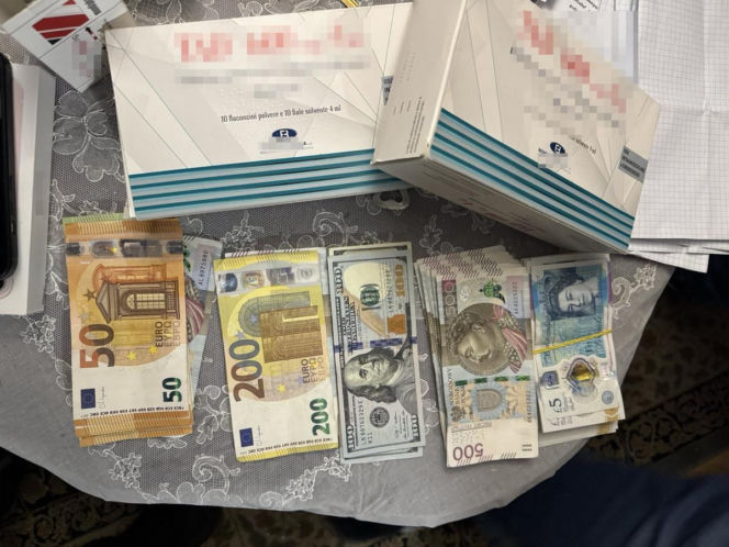 5 osób zatrzymanych w sprawie nielegalnego handlu opioidami i lekami z morfiną