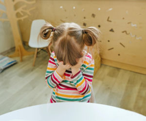 Dziecko płacze po przegranej? Sprawdź, jak nauczyć je radzić sobie z porażką