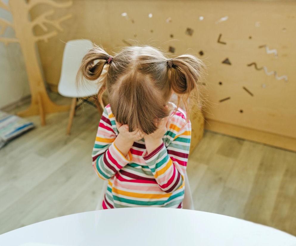 Dziecko płacze po przegranej? Sprawdź, jak nauczyć je radzić sobie z porażką