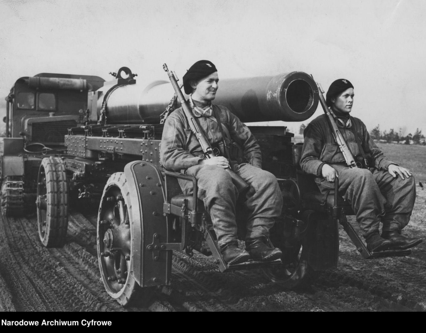 Ciągnik artyleryjski C7P odzyska gąsienice. Muzeum Polskiej Techniki Wojskowej ogłasza plany