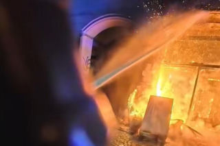 Pożar przy ul. Warszawskiej w Toruniu. Strażacy pokazali film z akcji. Wszystko widać!