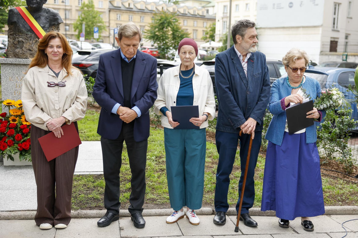 Kazimierz Dejmek uhonorowany skwerem i popiersiem. Gwiazdy kina i teatru uczestniczyły w ważnej uroczystości