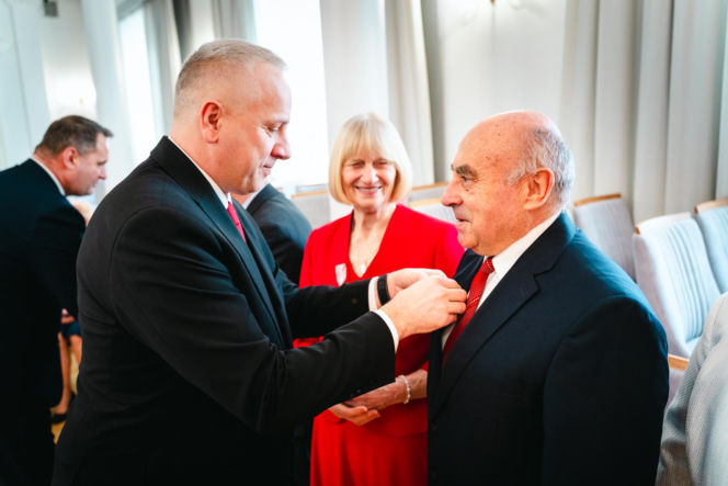 Złoty Gody par małżeńskich w Siedlcach - wręczenie pamiątkowych medali