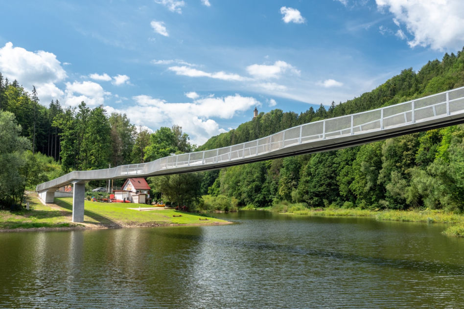 Kładka w Zagórzu Śląskim projektu pracowni isba i Mosty – Wrocław