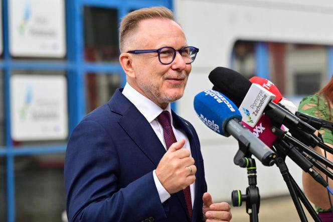 Nowa tymczasowa hala przylotów na lotnisku w Goleniowie