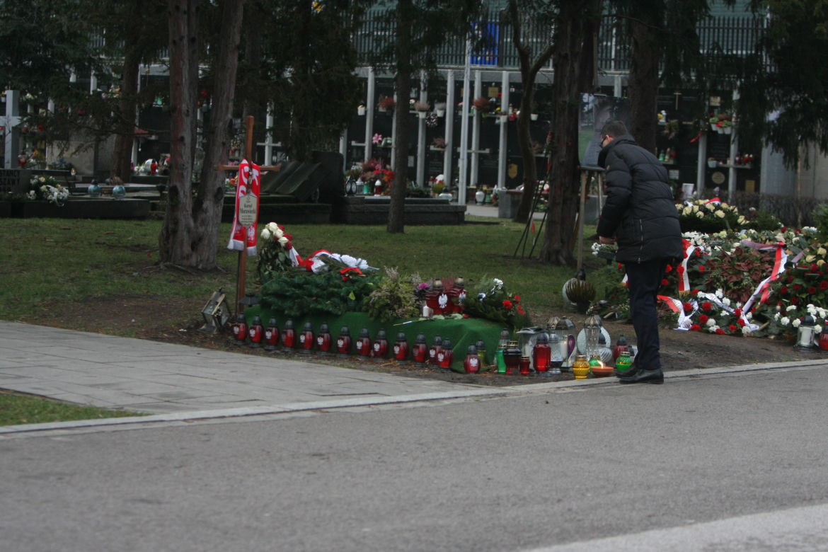 Premier modlił się przy grobie ojca