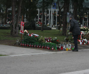 Premier modlił się przy grobie ojca