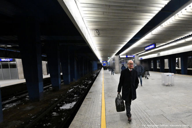 Marszałek Czarzasty pojechał pociągiem do Berlina