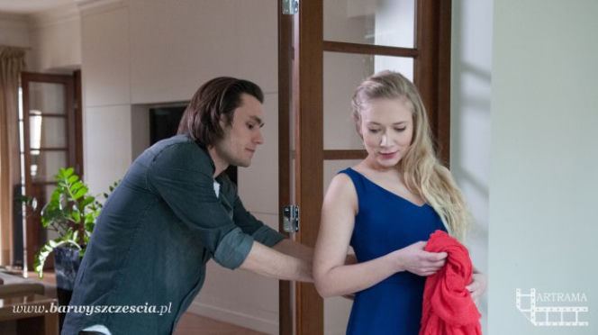 Barwy szczęścia odc. 1302. Bartek (Bartosz Gelner), służąca Mirka (Magdalena Kaczmarek)