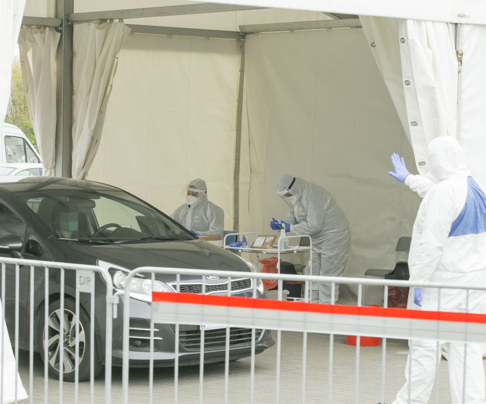 Mobilny punkt testów na koronawirusa.
