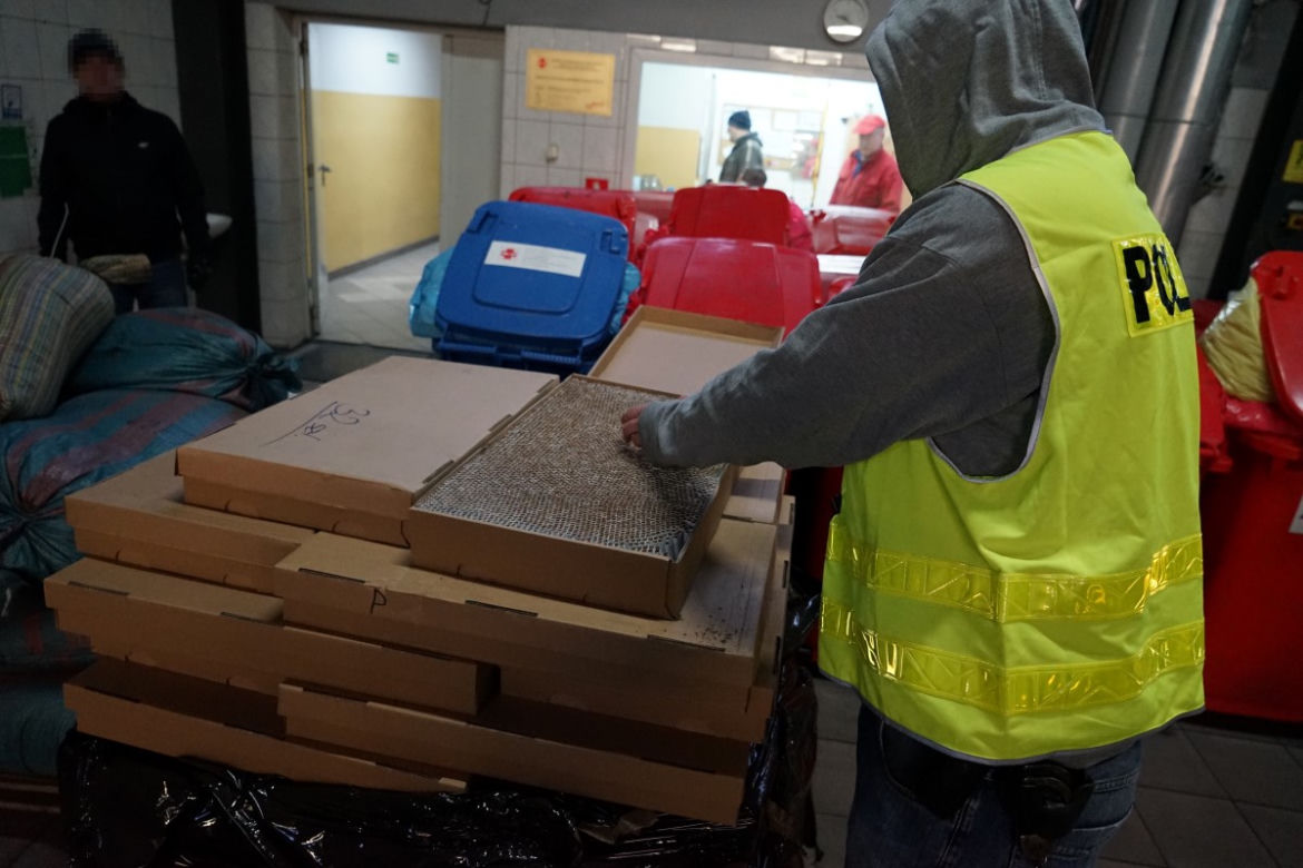 5 ton tytoniu i 120 tys. sztuk papierosów poszło z dymem w policyjnym piecu! [ZDJĘCIA]
