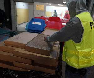 5 ton tytoniu i 120 tys. sztuk papierosów poszło z dymem w policyjnym piecu! [ZDJĘCIA]